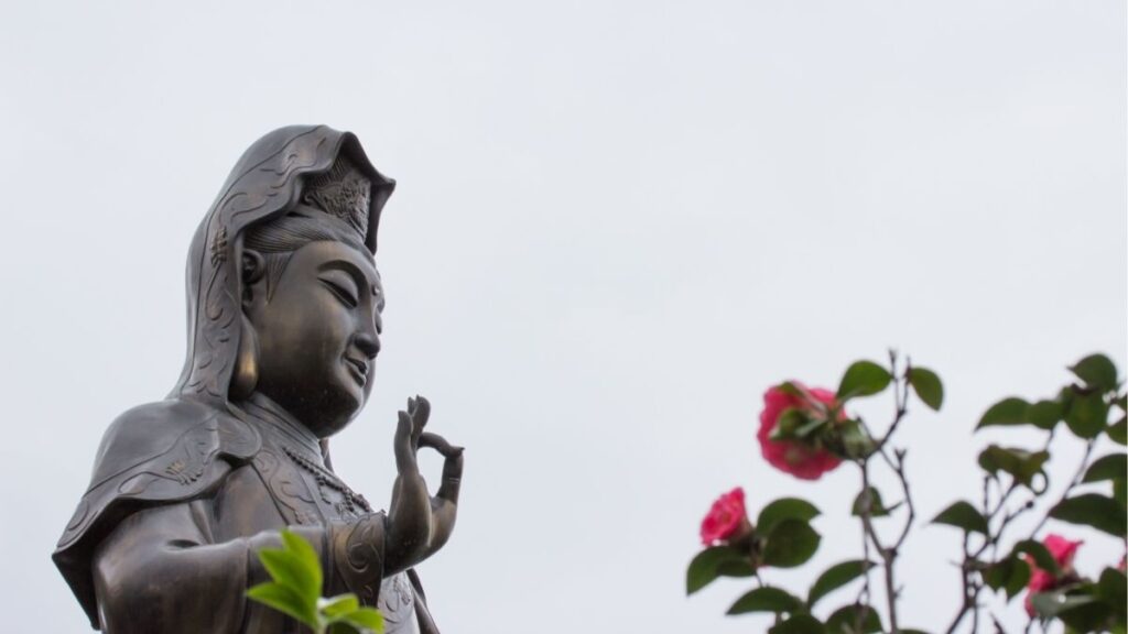 Tụng Kinh Phổ Môn: Nghi thức, kinh văn và cách tụng tại nhà 6 Hồi hướng sau khi tụng Kinh Phổ Môn tại nhà