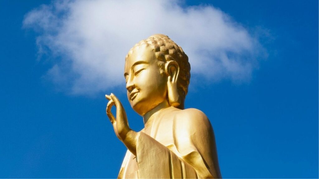 Tụng Kinh A Di Đà chậm rãi và tập trung vào lời kinh
